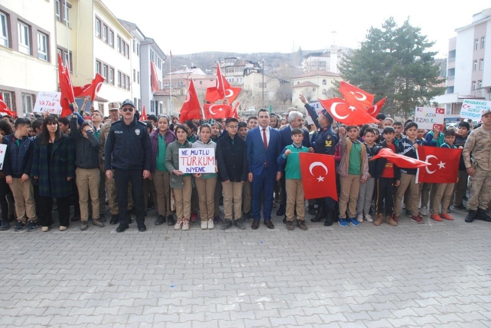 Öğrencilerden Mehmetçiğe tam destek 