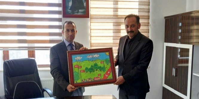 Öğrencilerden polise tam destek