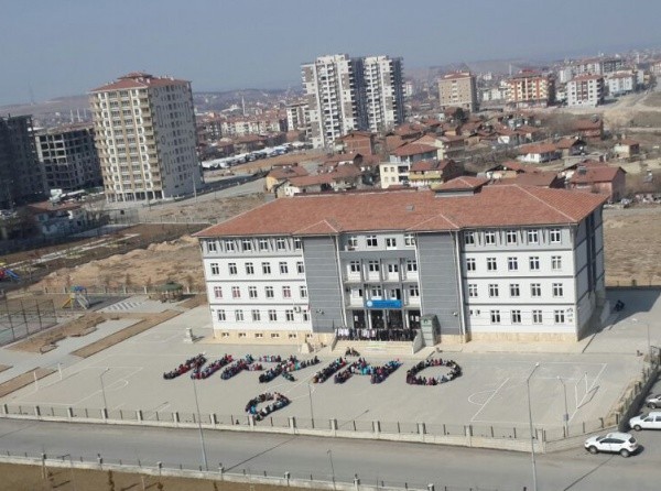 Öğrencilerden sağlık çalışanlarına destek mesajı 