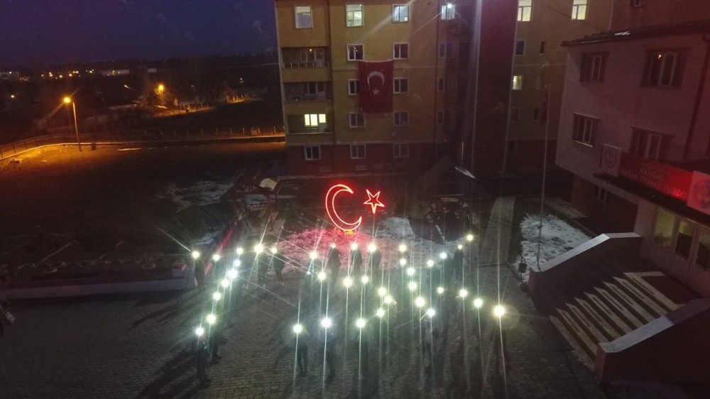 Öğrencilerden TSK’ya destek 