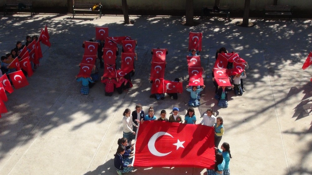 Öğrencilerden Türk bayraklı İdlib kareografisi 