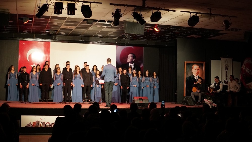 Öğrencilerden türkü dolu gece 