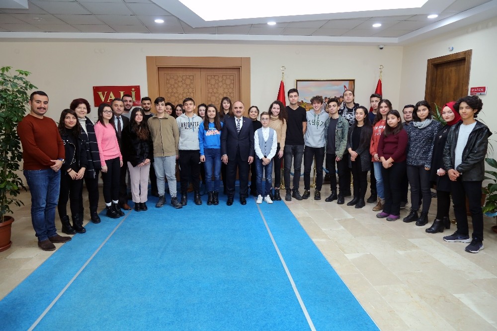 Öğrencilerden Vali Günaydın’a ziyaret 