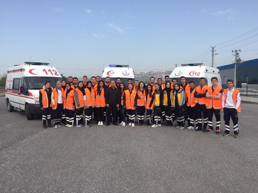 Öğrencilere ambulans sürüş teknikleri eğitimi verildi 