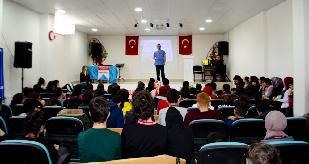 Öğrencilere “Doktorluk” mesleği tanıtıldı 