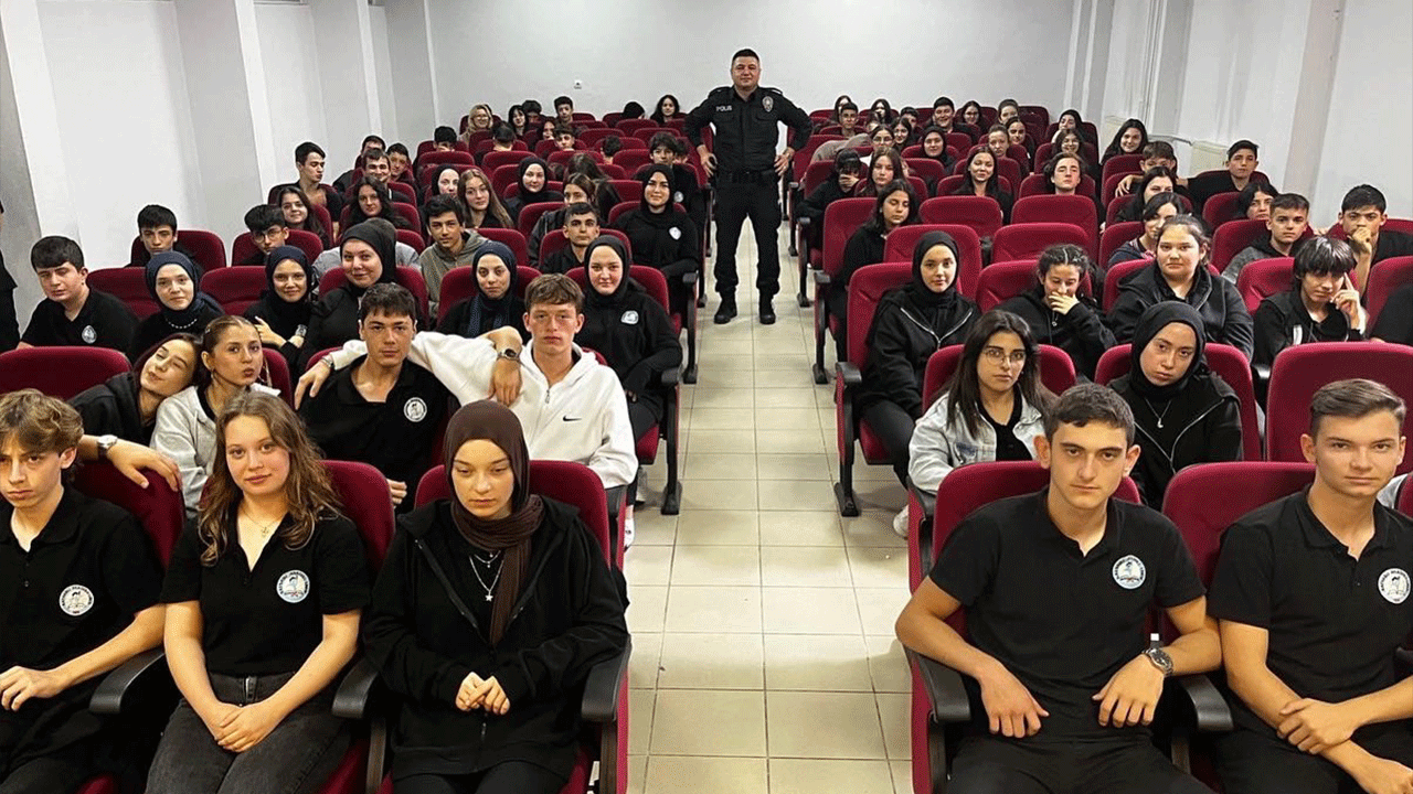 Öğrencilere güvenli internet kullanımı anlatıldı