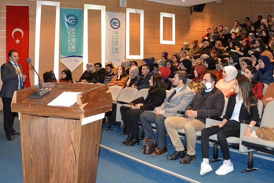 Öğrencilere iş arama becerileri ve özgeçmiş hazırlama teknikleri anlatıldı 