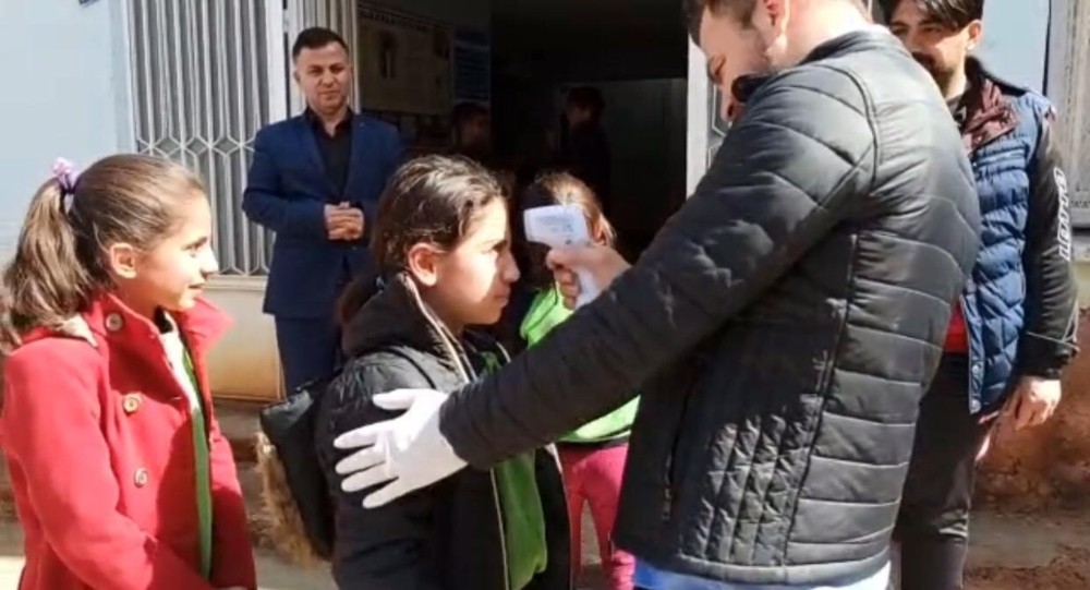 Öğrencilere korona virüs önlemi 