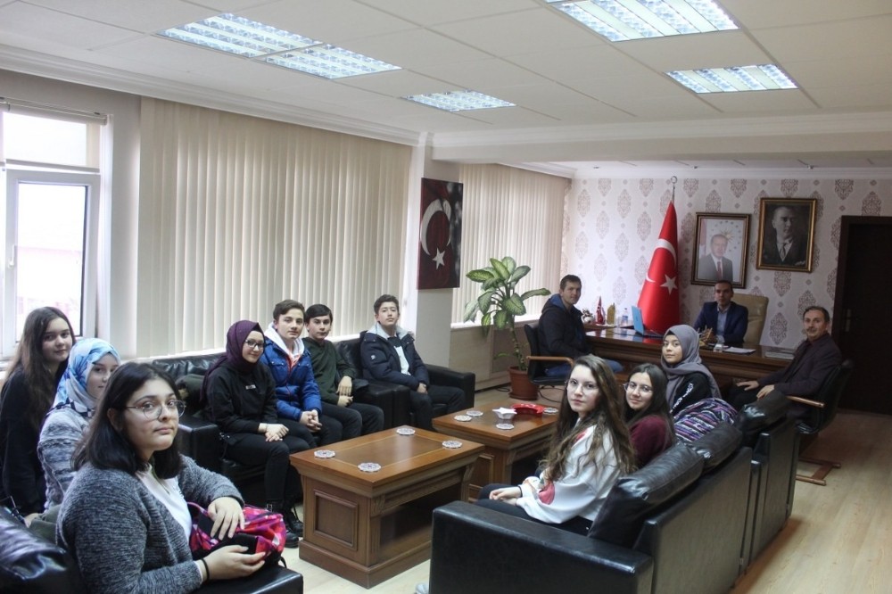 Öğrencilere mesleğini anlattı 