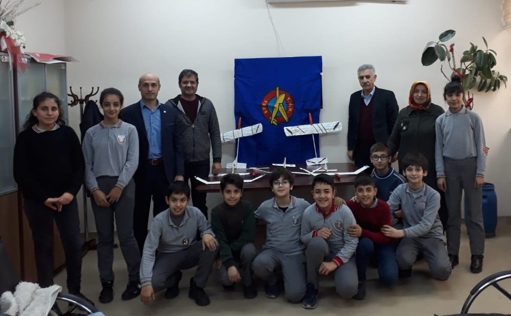 Öğrencilere model uçak kursu 