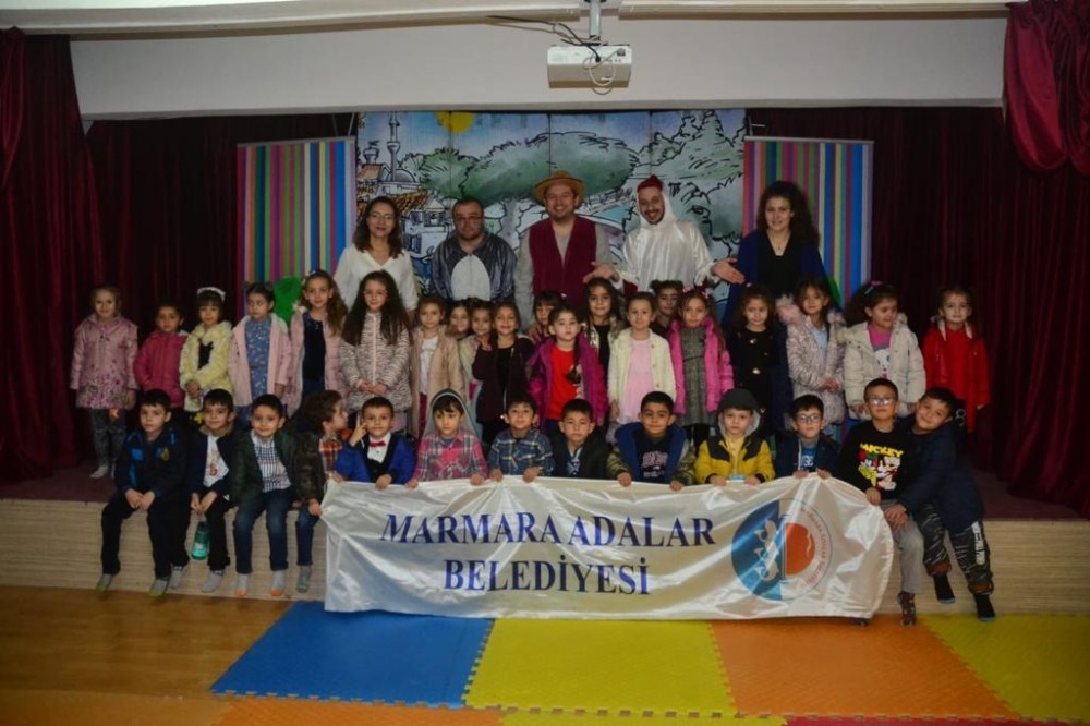 Öğrencilere müzikal tiyatro 