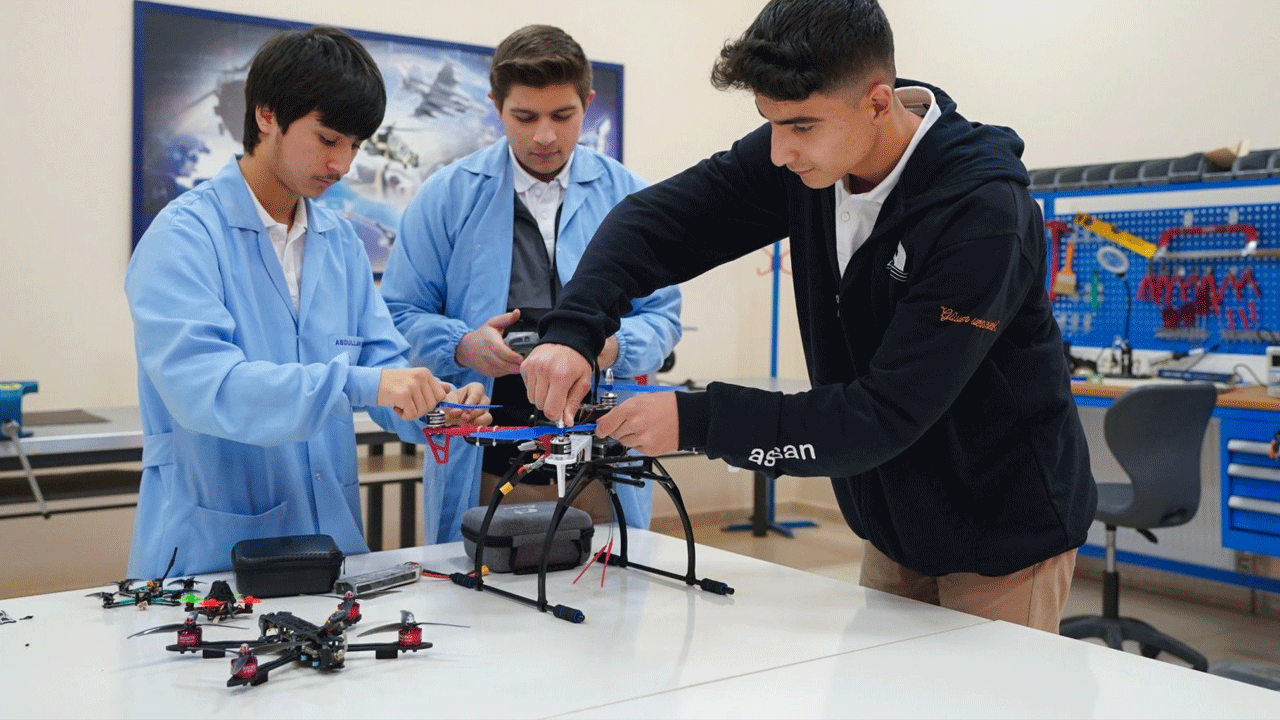 Öğrencilere rehber uygulama geliyor! Milli Eğitim Bakanlığı geliştirdi