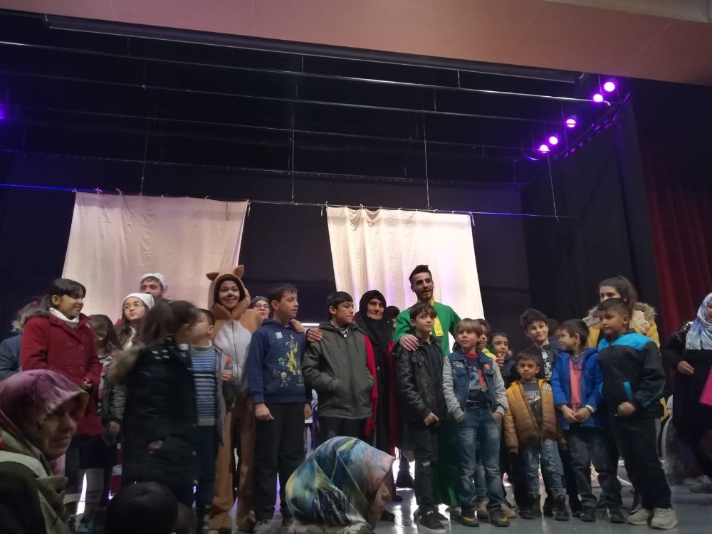 Öğrencilere tiyatro etkinliği 