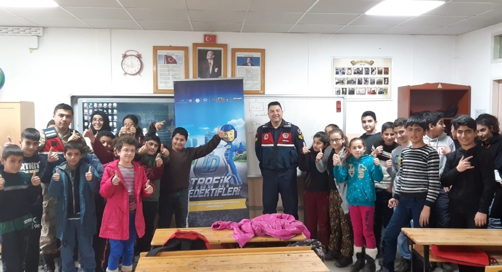 Öğrencilere trafik eğitimi verildi 
