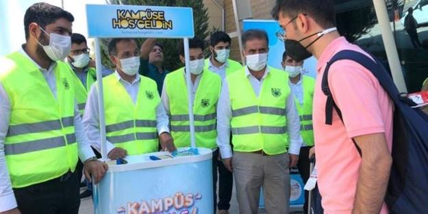 Öğrencileri havalimanında karşıladılar