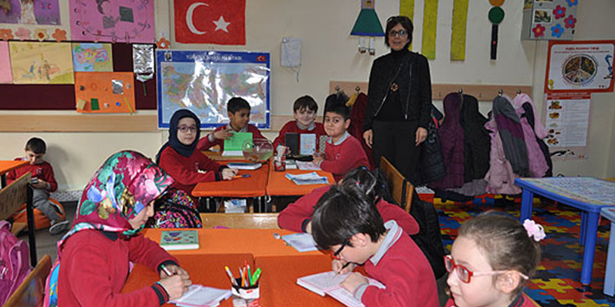 Trabzon'da öğrencileri için sınıfı ev ortamına dönüştürdü