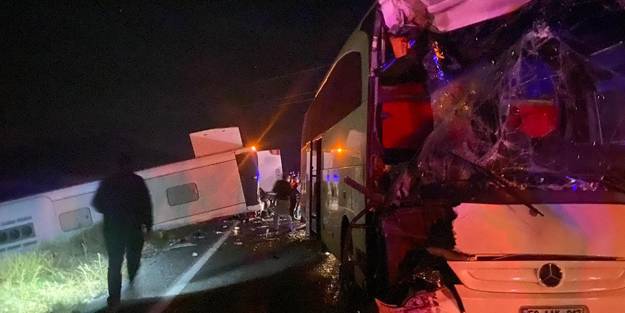 Öğrencileri taşıyan iki otobüs kaza yaptı: Çok sayıda yaralı var!