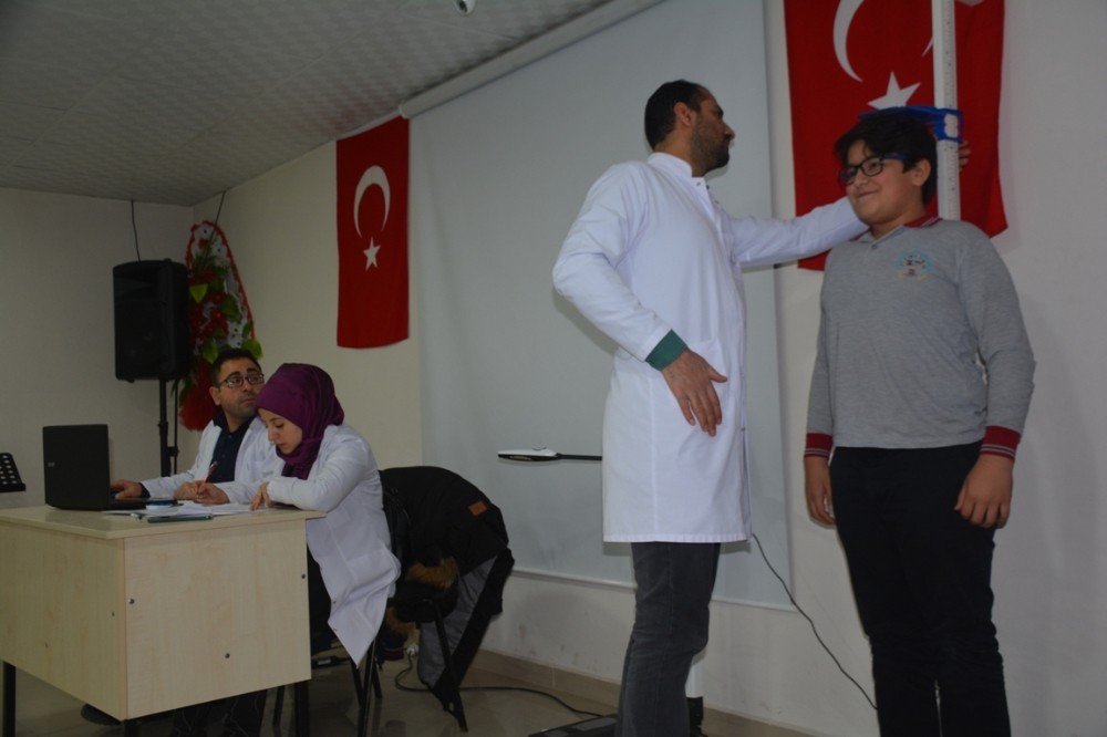 Öğrencilerin boy, kilo, yağ ve şeker ölçümleri yapıldı 