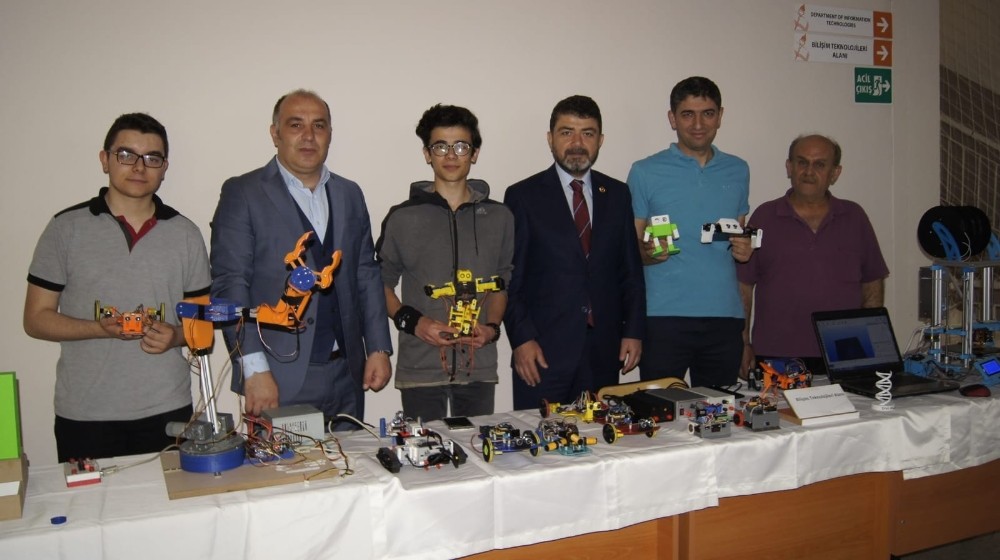 Öğrencilerin eşya ve makine sergisi göz doldurdu 