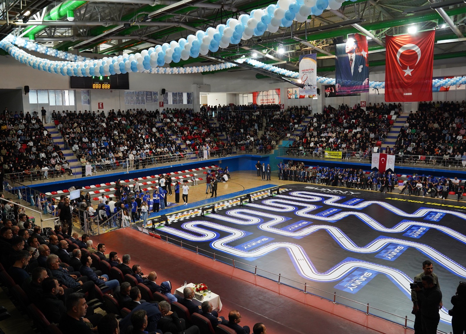 Öğrencilerin Tasarladığı Robotlar Ağrı’nın Zirvesinde Yarıştı