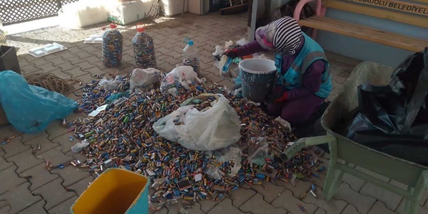 Öğrencilerin topladığı 400 kilo atık pil geri dönüşüme kazandırıldı