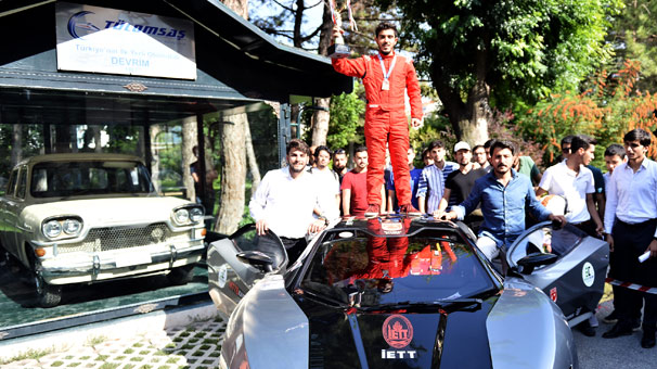 Öğrencilerin ürettiği elektrikli otomobil böyle görücüye çıktı