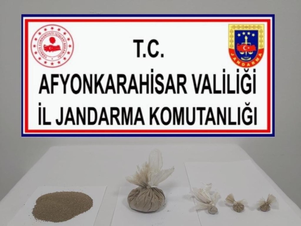 Öğrencilerin yaşadığı bölgede uyuşturucu satmaya çalışan şüpheli yakalandı 
