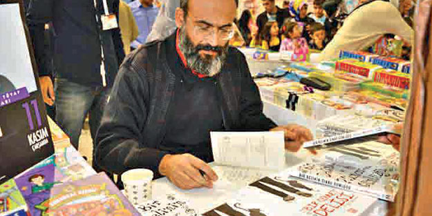 Öğrencilerinden Harmancı'ya destek: Hocamızı geri is-ti-yo-ruz