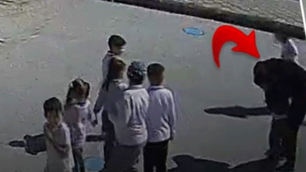 Öğrencisini son anda kurtardı! Ellerine sarıldı!