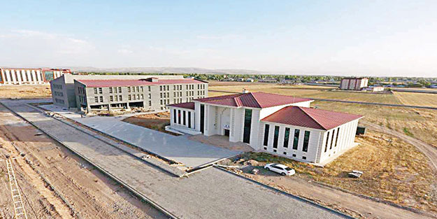 Öğrencisiz fakülteler milyonları yutuyor!