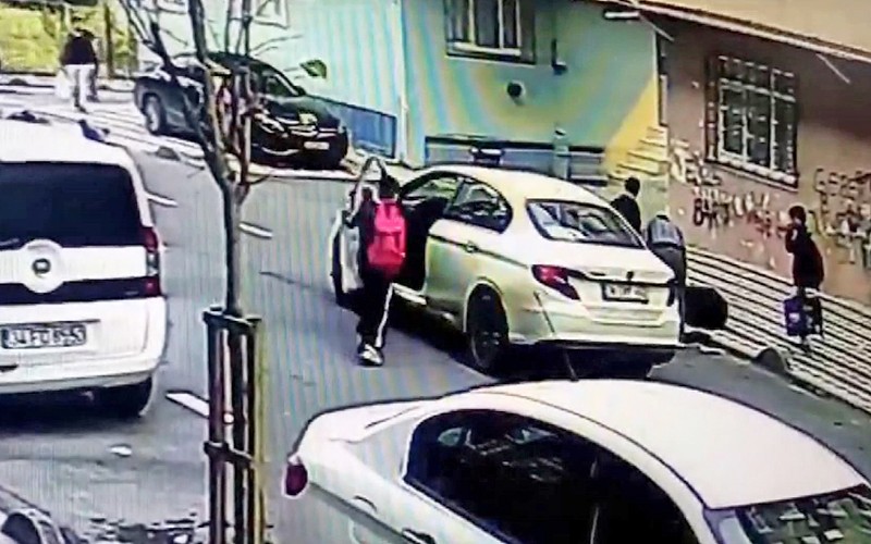 Öğrenciye çarpan sürücü unuttu: Okul çıkışı olası faciayı çocuk önledi