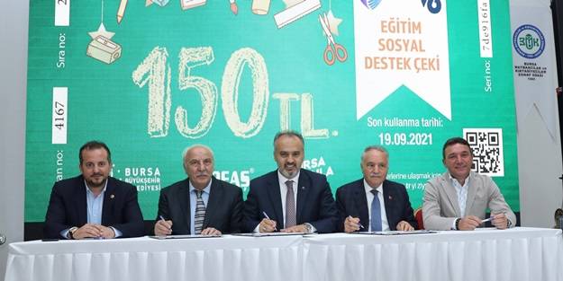 Öğrenciye de esnafa da tam destek