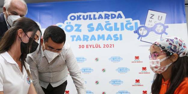 Öğrenciye göz taraması