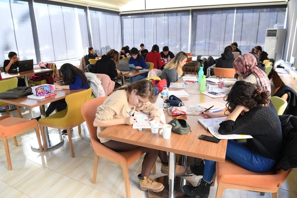 Öğrenciye günün her saatinde ücretsiz çay ve çorba 