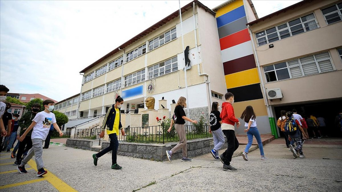Öğrenciyi darbeden öğretmen mafyaya özenmiş! İşte şok sözler