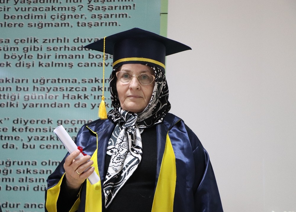 Öğrenmenin yaşı yok: 68 yaşında liseyi bitirdi 