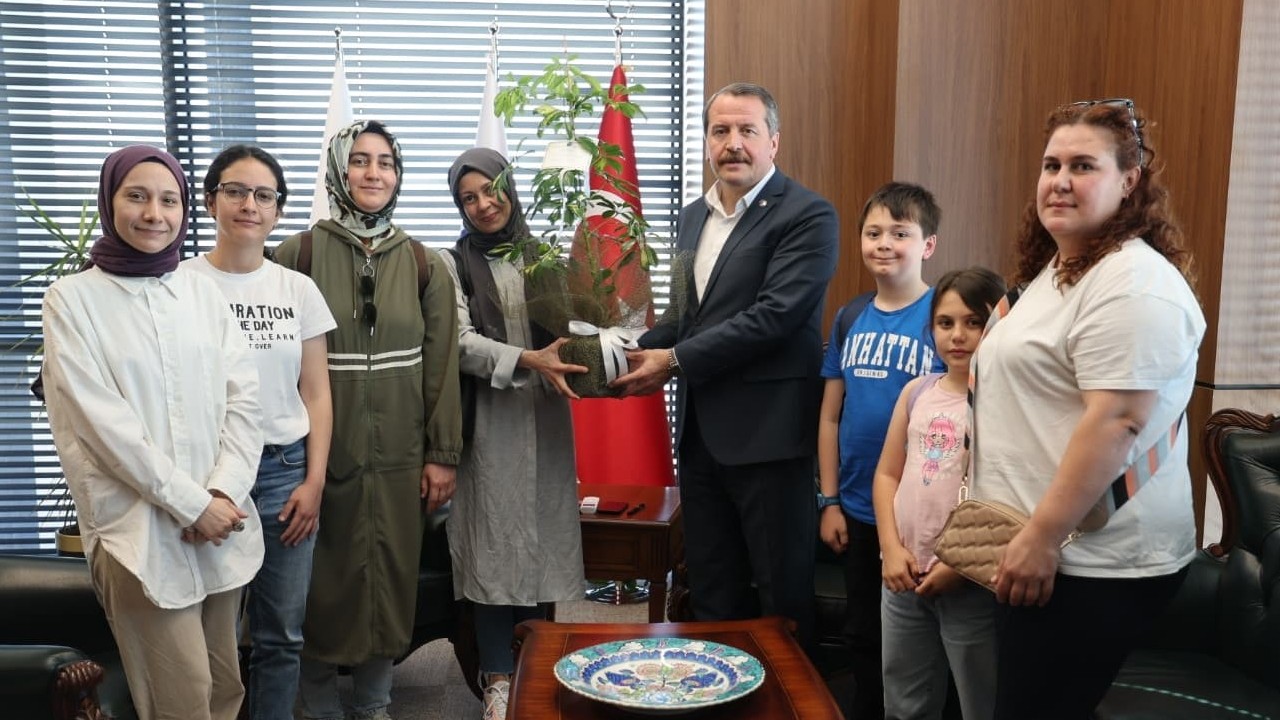 Öğretmen adayı annelerden ek atama talebi