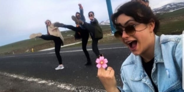 Öğretmen atarken 'edep' gözetilmezse olacağı bu! Öğretmenlerden ahlaksız el ve ayak hareketi!