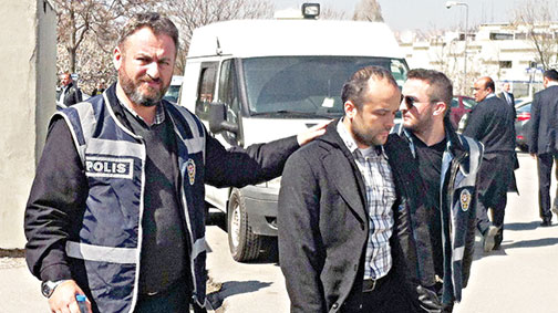 Öğretmen değil sanki militan