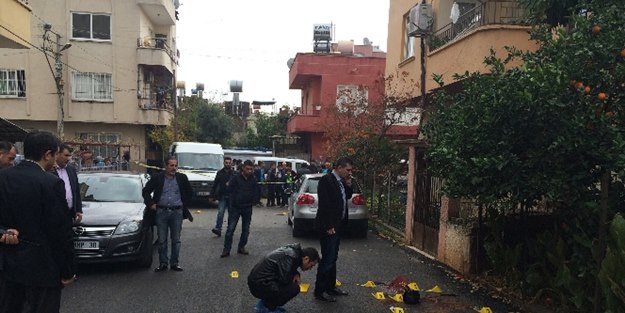 Öğretmen eşinin boğazını keserek öldürdü!