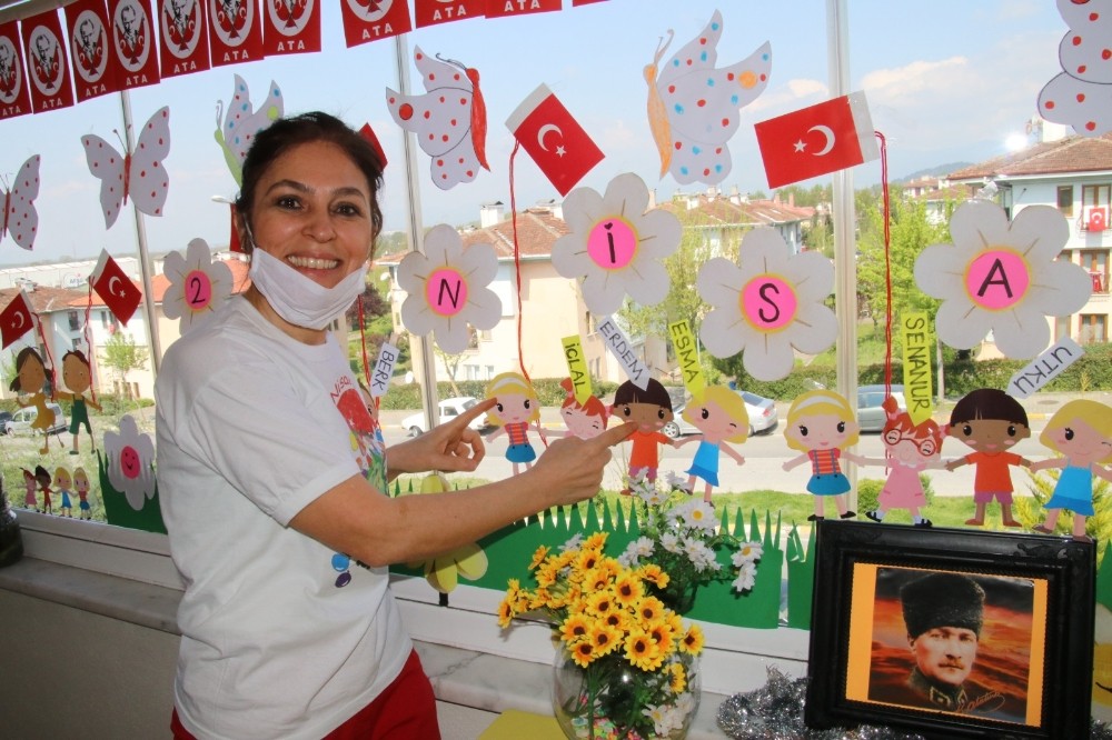 Öğretmen öğrencilerinin çizgi karakterleri ile 23 Nisan’ı kutladı 