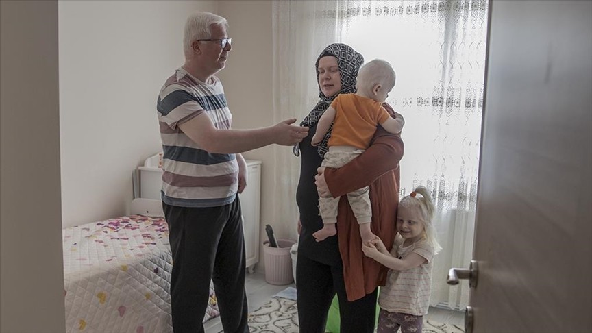 Öğretmen ve müezzin çift albinizmlilere örnek oluyor