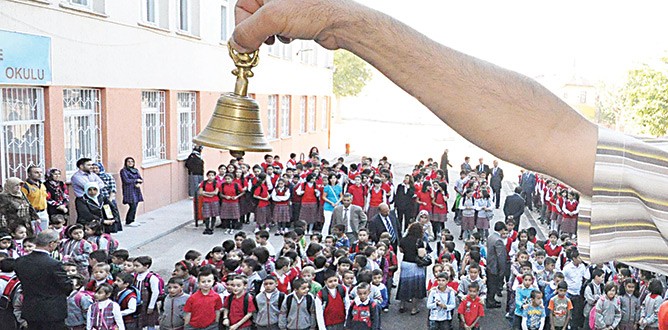 Öğretmen yerinde kalacak