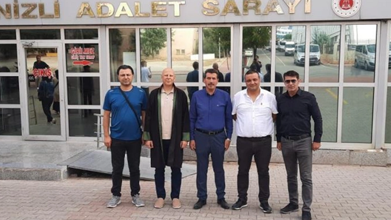 Öğretmene öğrencilerinin gözü önünde darp!