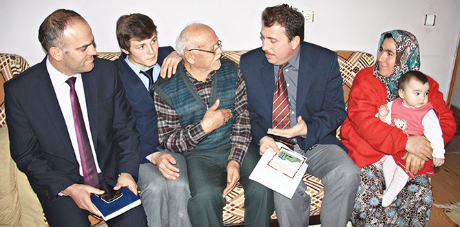 Öğretmenler ailelerin ayağına gidiyorlar