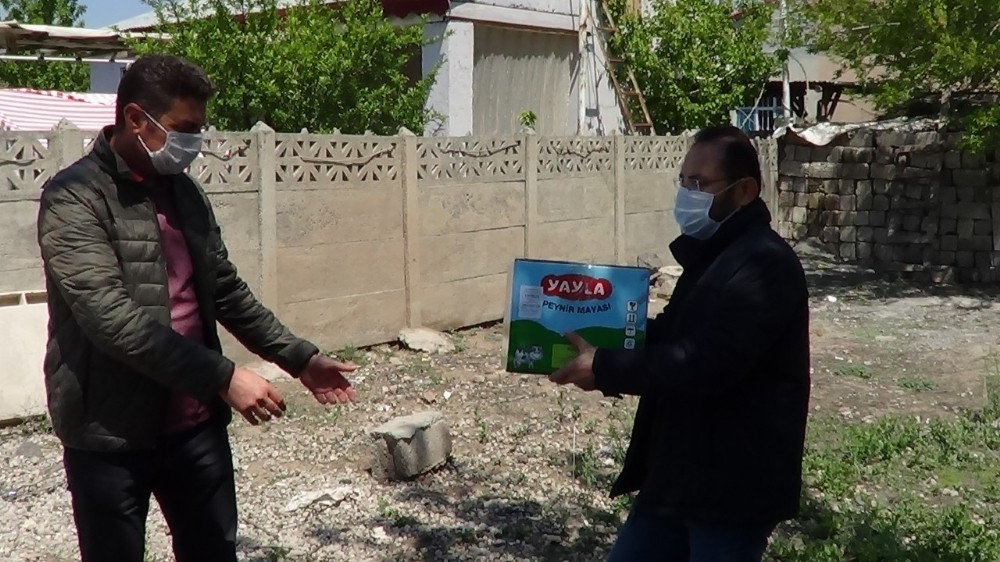 Öğretmenler ihtiyaç sahibi aileleri unutmadı 
