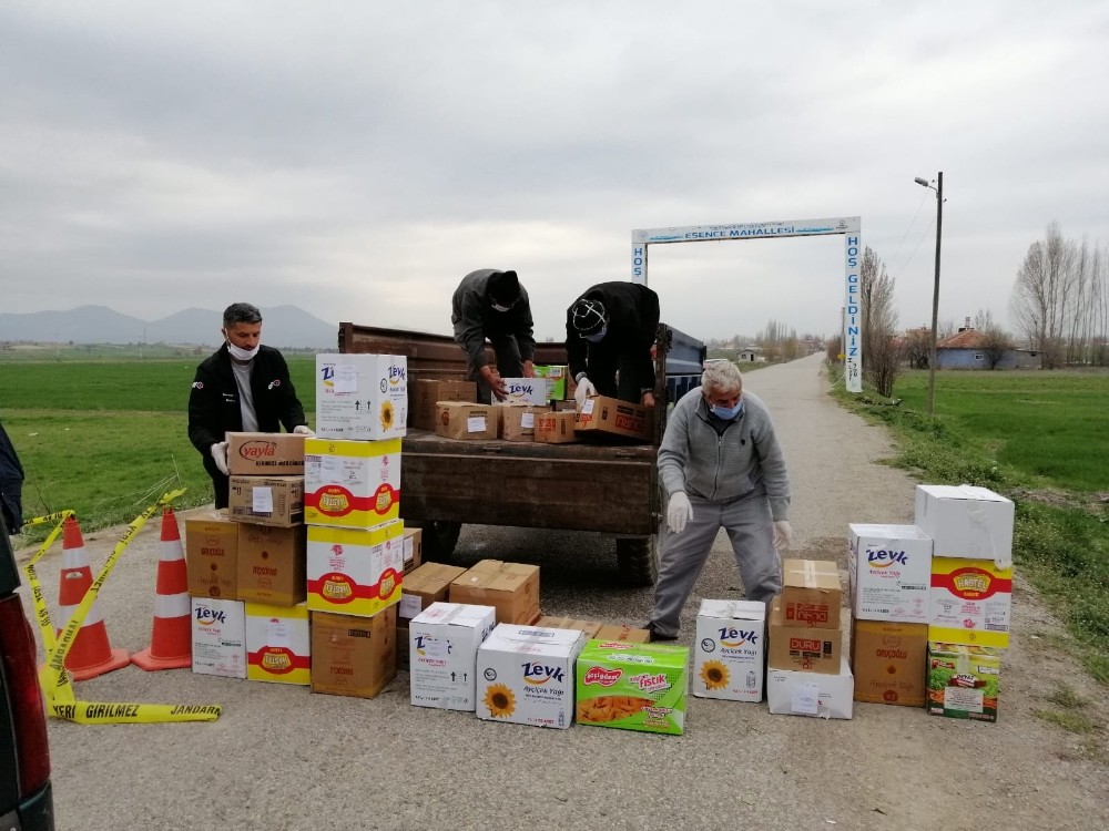 Öğretmenlerden karantinadaki mahalle için yardım kampanyası 
