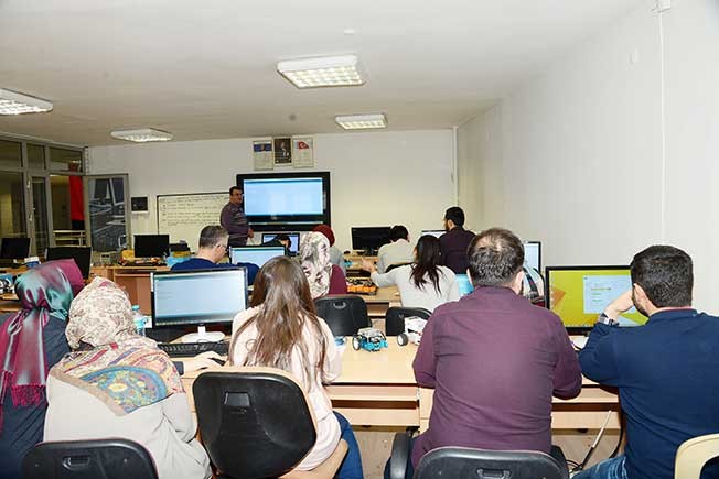 Öğretmenlere teknoloji eğitimi verilecek