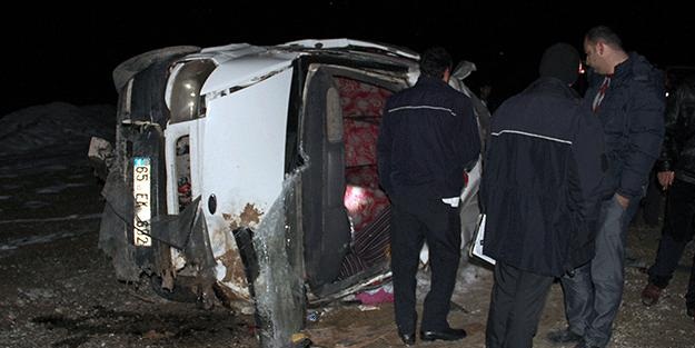 Öğretmenleri taşıyan minibüs devrildi