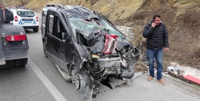Oğullarını askere teslim eden aile kaza yaptı: 3 kişi hayatını kaybetti